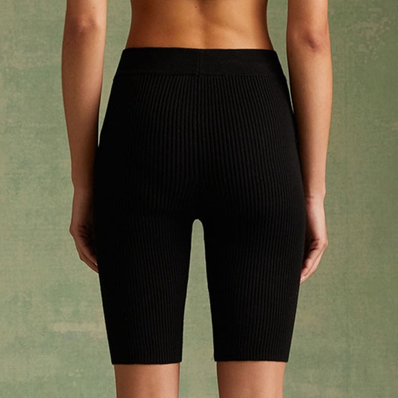 Fear of God Essentials Women's Jet Black Biker Shorts (FREE SHIPPING) - Picture 4 of 4